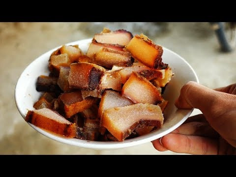 Với món da trâu thối này, đồng bào người Thái thường dùng nấu canh bon, hoa chuối hoặc nướng tùy sở thích. Ảnh: ytimg.