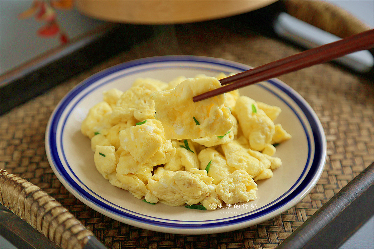 Cách làm này còn khiến trứng mềm, dinh dưỡng được giữ lại hoàn toàn, món ăn ít calo, thực sự là món ăn cho người giảm cân.