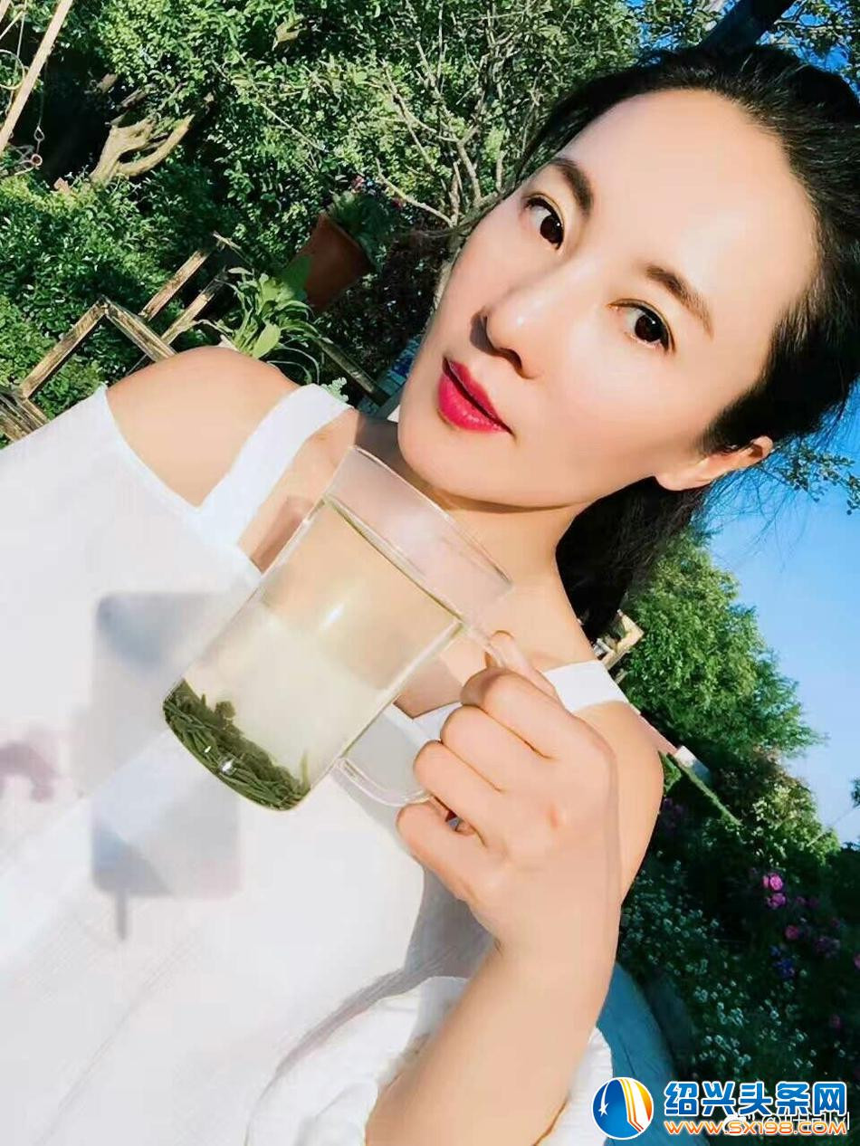 Sau khi tham gia một chương trình truyền hình Hoa ngữ, bà mẹ nhanh chóng trở thành hiện tượng mạng.