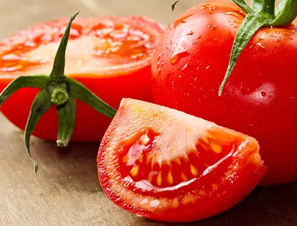 Cà chua cũng ít chất béo và gần như không đường.