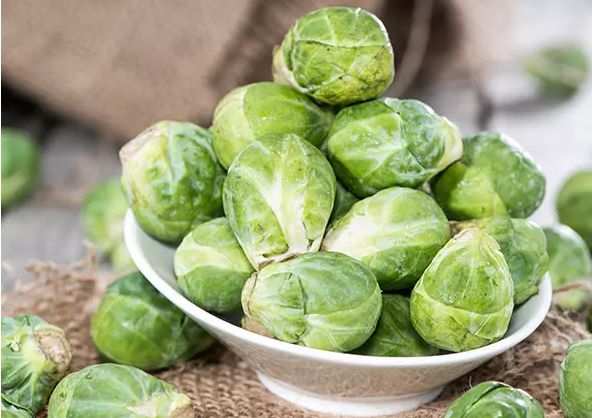 Cải Brussel cũng là loại rau rất ít chất béo và đường, thường được sử dụng trong nhiều món salad.