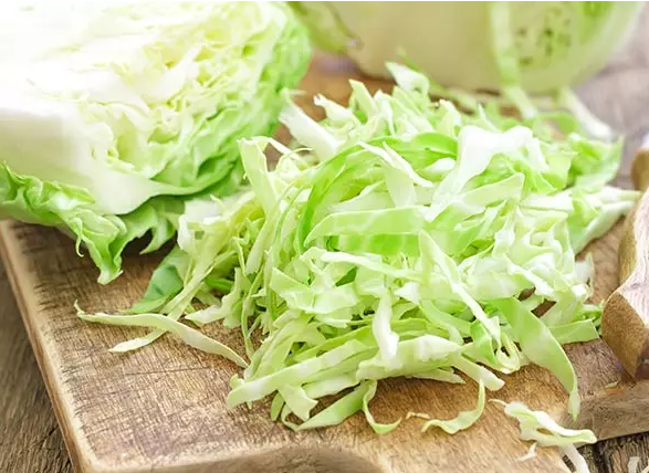 Bắp cải cùng họ với cải Brussel nên cũng chứa ít đường và ít béo.