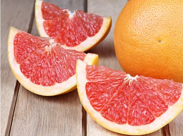 Trong khi đó, bưởi là loại trái cây không chất béo mà bạn có thể ăn không cần lo nghĩ sẽ tăng thêm lạng nào.