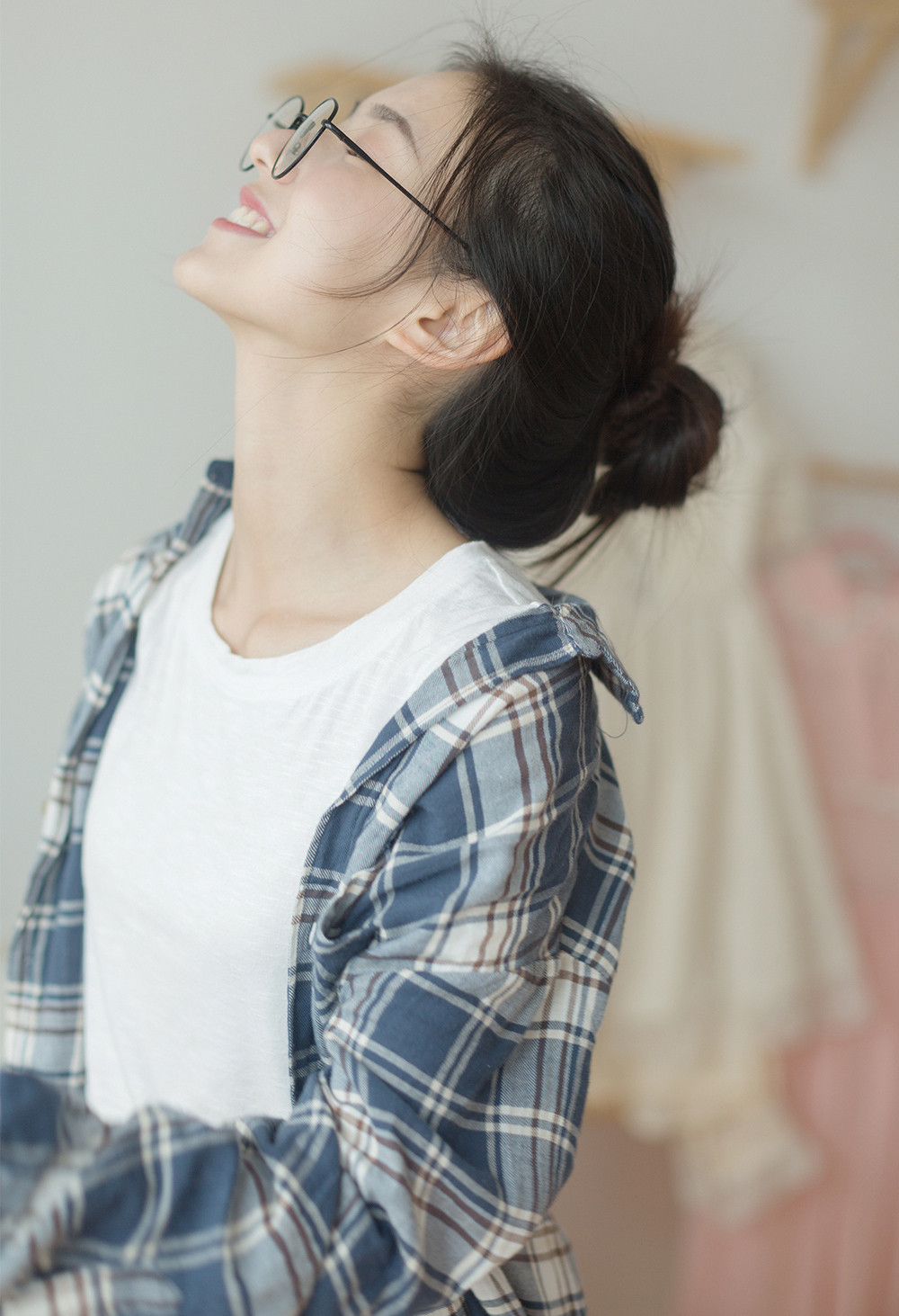 Hồ Hiểu từng gây nghi vấn chỉnh sửa khuôn mặt cũng như hình ảnh.