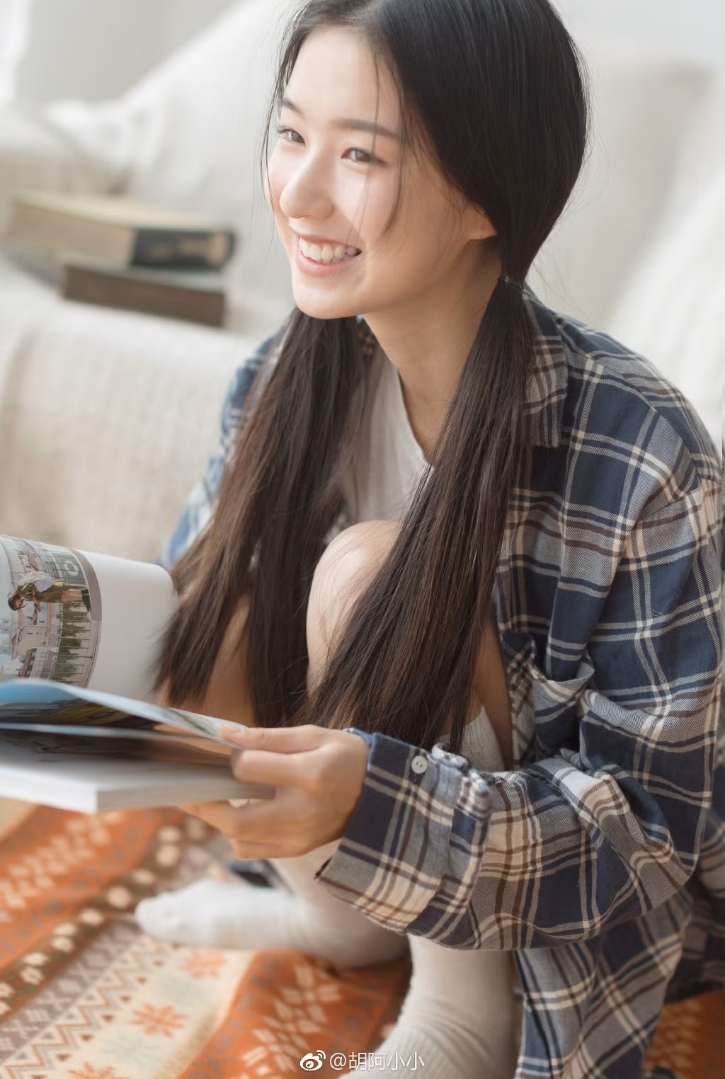  Bản sao Lưu Diệc Phi - Hồ A Tiểu Tiểu tên thật là Hồ Hiểu, sinh năm 1997, đến từ Trùng Khánh, Trung Quốc.