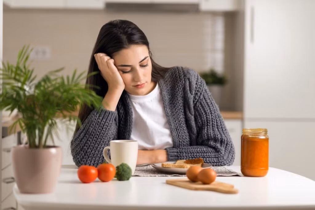 Sốt làm tăng tốc độ trao đổi chất và cơ thể cần nhiều calo hơn từ thức ăn. Do đó, khi bị sốt, tuyệt đối không được bỏ bữa.