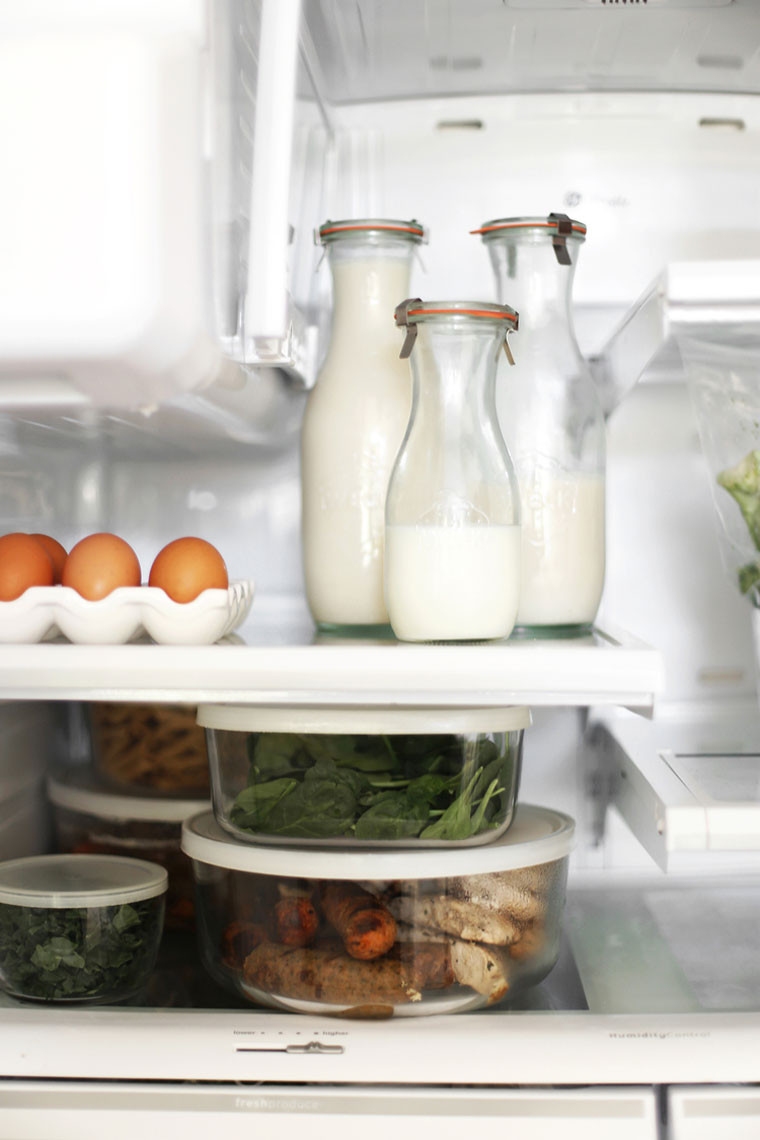 Sữa đậu nành tươi vắt trong tủ lạnh cũng không lưu trữ quá lâu. Tốt nhất không nên uống quá 12 giờ.