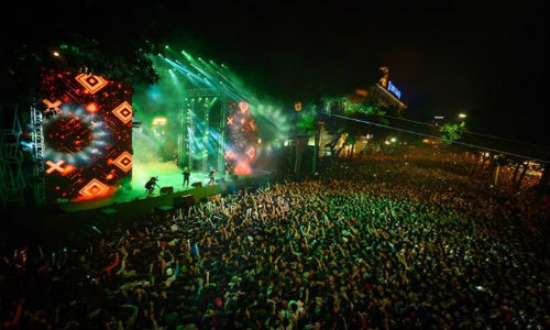 Biển người tham gia Lễ hội Countdown chào đón năm mới 2016 tại hồ Hoàn Kiếm do Heineken tổ chức.