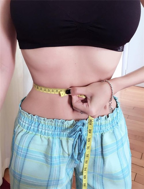 Người đẹp đó chính là "bà mẹ bỉm sữa" Elly Trần.