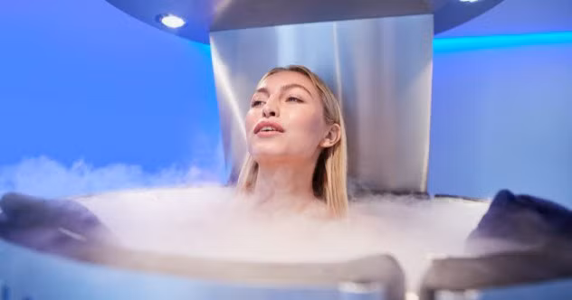 Năm 2015, nữ quản lý của một spa làm đẹp ở Las Vegas có tên Chelsea Ake-Salvacion, 24 tuổi, bị đông cứng trong hơn 10 tiếng ở nhiệt độ -240 độ C trước khi tìm thấy. Nạn nhân được cho là bị ngạt và chết cóng khi thực hiện quá trình trị liệu một mình bằng máy giảm béo mà không có người trợ giúp.