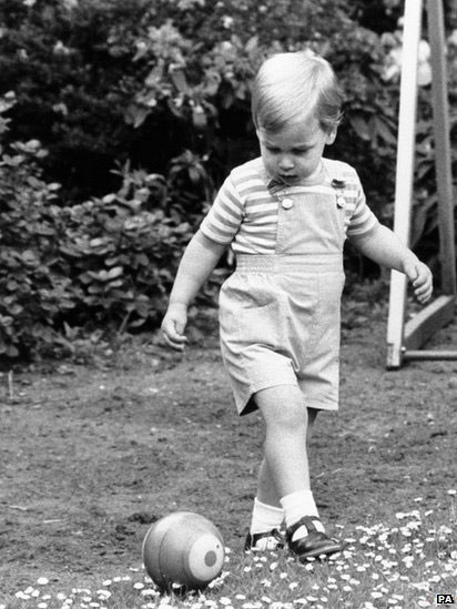 Sinh ngày ngày 21/6/1982 ở bệnh viện St Mary, London, Hoàng tử William là người con lớn nhất của Công nương Diana và Thái tử Charles.