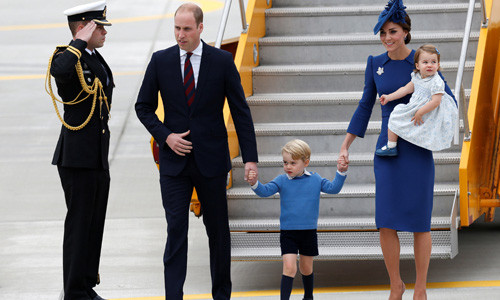 Trong chuyến công du 9 ngày tới Canada vào tháng 9/2016, lần đầu tiên Hoàng tử William và Công nương Kate đưa hoàng tử George, 3 tuổi, và công chúa Charlotte, 16 tháng, đi cùng.