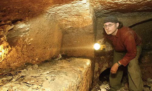 Một giả thuyết khác cho rằng, mộ Chúa Jesus nằm ở Talpoit, Jerusalem, từng xuất hiện trong phim tài liệu “Ngôi mộ mất tích của Jesus” của đạo diễn James Cameron năm 2007.