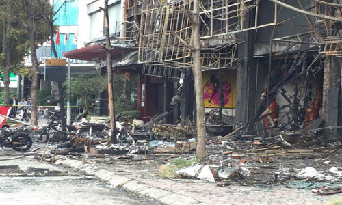 Ban giao thi the 13 nan nhan vu chay quan karaoke cho gia dinh