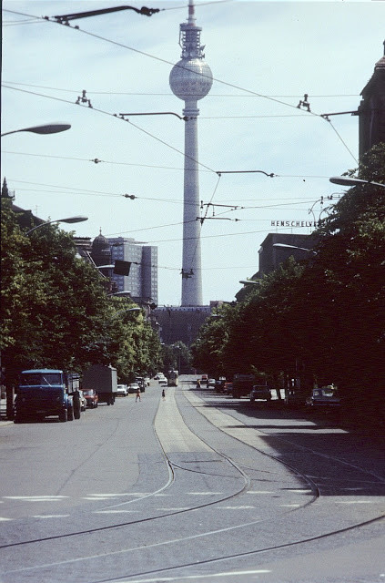 Khung cảnh thanh bình ở Berlin trước khi Bức tường Berlin sụp đổ.