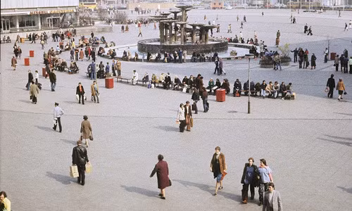 Bức tường Berlin được xây dựng năm 1961 nhằm ngăn cái gọi là "những kẻ phát xít" phương Tây vào Đông Đức.