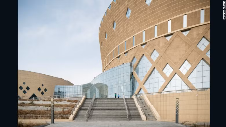 Nhiếp ảnh gia người Pháp Raphael Olivier đã đến thành phố Ordos và chụp ảnh nơi đây.