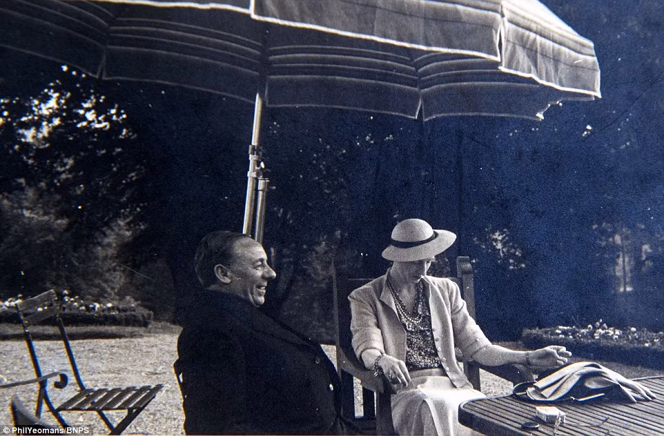 Vua Edward VIII rất hy vọng anh trai sẽ tham dự đám cưới của ông ở Chateau de Conde nhưng ông đã không đến.