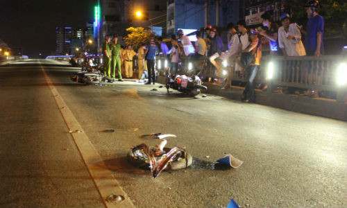 Bánh trước bị gãy rời khỏi chiếc xe gây tai nạn.