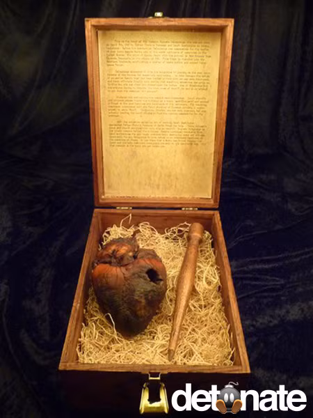 Auguste Delagrange bị cho là ma cà rồng giết chết hơn 40 người. Năm 1912, Delagrange bị giết chết và trái tim của "ma cà rồng" này được đựng trong một hộp gỗ sồi và trên nắp của chiếc hộp này có ghi rõ: “Heart of the Vampire Auguste Delagrance – Put down April 7.1912” (tạm dịch: Tim của ma cà rồng Auguste Delagrance, bị hạ ngày 7/4/1912).