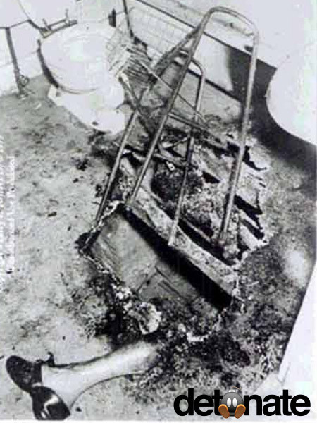 Bức ảnh lịch sử gây ám ảnh này được chụp tại hiện trường vụ một người tự bốc cháy đến chết năm 1972.