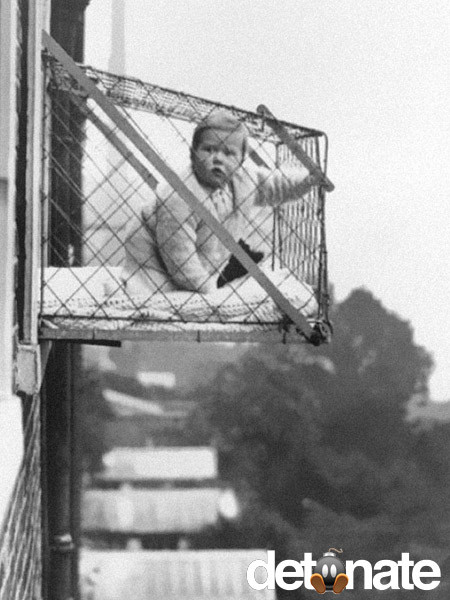 Vào năm 1973, những gia đình có con nhỏ sống ở các căn phòng chung cư chật chội thường lắp đặt lồng ngủ ở bên ngoài cửa sổ. Do vậy, trẻ nhỏ có thể tận hưởng ánh nắng mặt trời và không khí trong lành cũng như tập làm quen với độ cao.