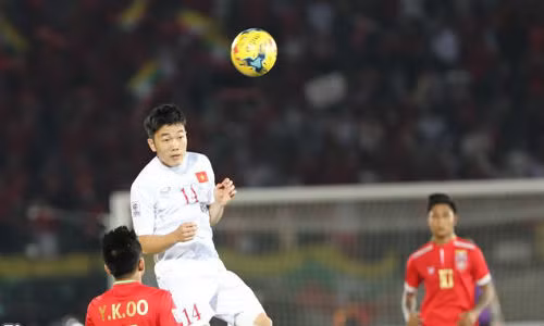 ĐT Việt Nam được đánh giá cao hơn Malaysia nhờ có hàng công mạnh. Ảnh: Tùng Lê.