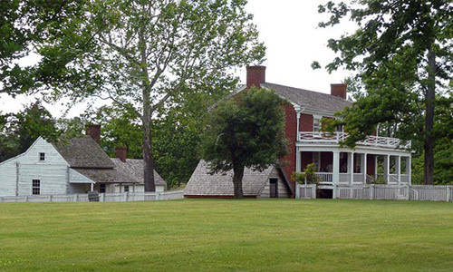  Ngôi nhà của Wilmer McLean: Ngôi nhà của Wilmer McLean tại Appomattox, Virginia, Mỹ là nơi Nội chiến Mỹ bắt đầu và cũng là nơi kết thúc cuộc chiến. Đây cũng là nơi diễn ra một sự thật khó tin nhất lịch sử. Cụ thể, trận chiến đầu tiên trong Nội chiến Mỹ là trận Bull Run diễn ra tại trang trại của Wilmer McLean. Ảnh: Wikipedia.