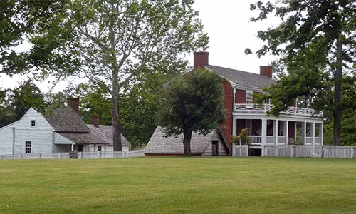  Ngôi nhà của Wilmer McLean: Ngôi nhà của Wilmer McLean tại Appomattox, Virginia, Mỹ là nơi Nội chiến Mỹ bắt đầu và cũng là nơi kết thúc cuộc chiến. Đây cũng là nơi diễn ra một sự thật khó tin nhất lịch sử. Cụ thể, trận chiến đầu tiên trong Nội chiến Mỹ là trận Bull Run diễn ra tại trang trại của Wilmer McLean. Ảnh: Wikipedia.