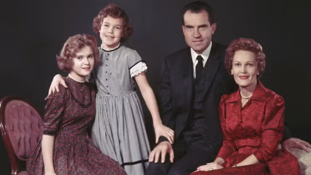 Nhung Tong thong My bi bua vay boi loi don gioi tinh-Hinh-6