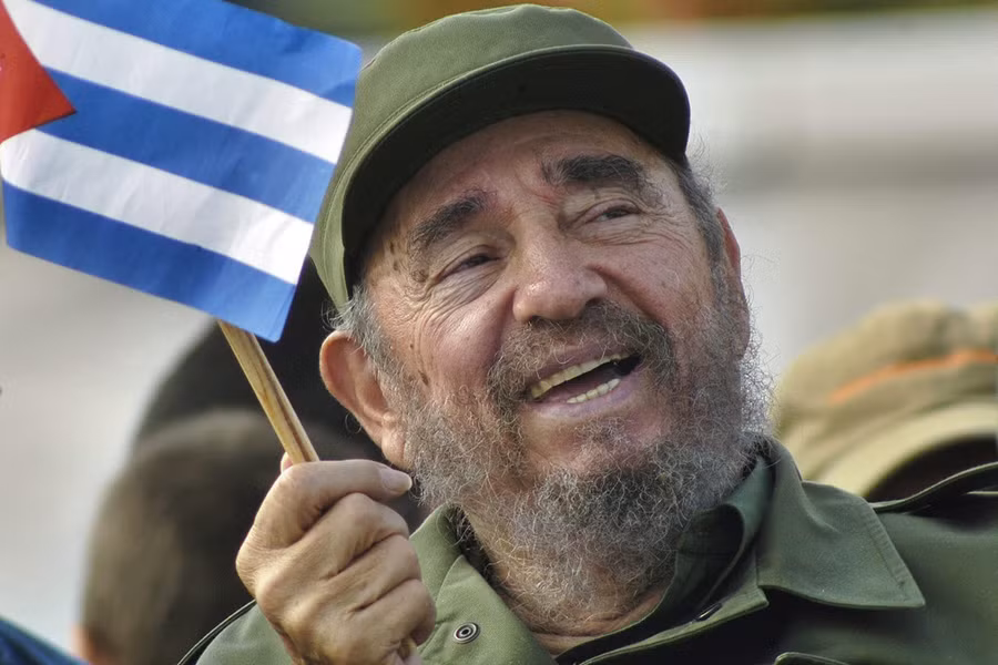  Lãnh tụ Fidel Castro là tượng đài lịch sử về tinh thần đoàn kết, giải phóng dân tộc của đất nước Cuba và thế giới. Sự ra đi của ông Fidel ngày 25/11 vừa qua là mất mát to lớn đối với người dân Cuba và nhân dân thế giới. Ảnh: IC.