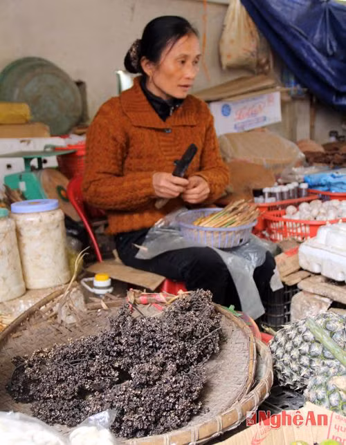 Quả mắc khẻn-là một thứ gia vị có mùi thơm và vị cay đặc trưng, được ví là "hạt tiêu rừng".