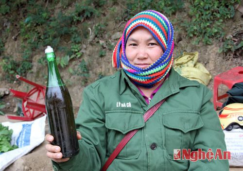 Mật ong cũng là thứ đặc sản được bà con cất trữ, là vị thuốc dùng để chữa trị ho, cảm trong mùa lạnh.