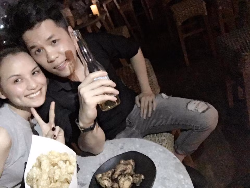 Khi còn ở bên đại gia Trường Chinh, chắc hẳn Diễm Hương chẳng bao giờ có được những hình ảnh thân mật giản dị công khai chốn đông người thế này.