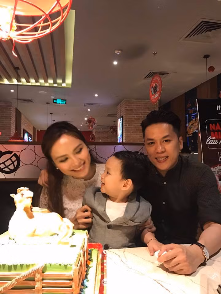 Điều hạnh phúc nhất của hoa hậu là cậu con trai dễ thương. Bé Noah là kết quả tình yêu của Diễm Hương và Quang Huy.