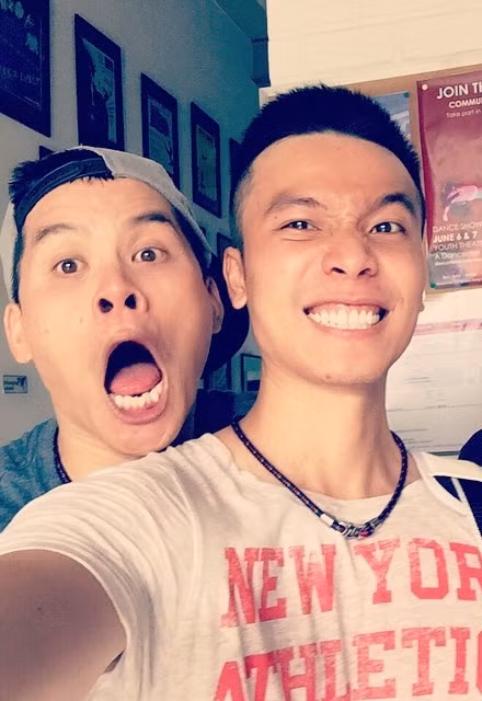 Đặc biệt, John Huy Trần và bạn trai không thích những chỗ xô bồ như club, bar. Tất cả thời gian rảnh hai người đều muốn ở cạnh nhau và làm những việc mình thích. Ảnh: FBNV.