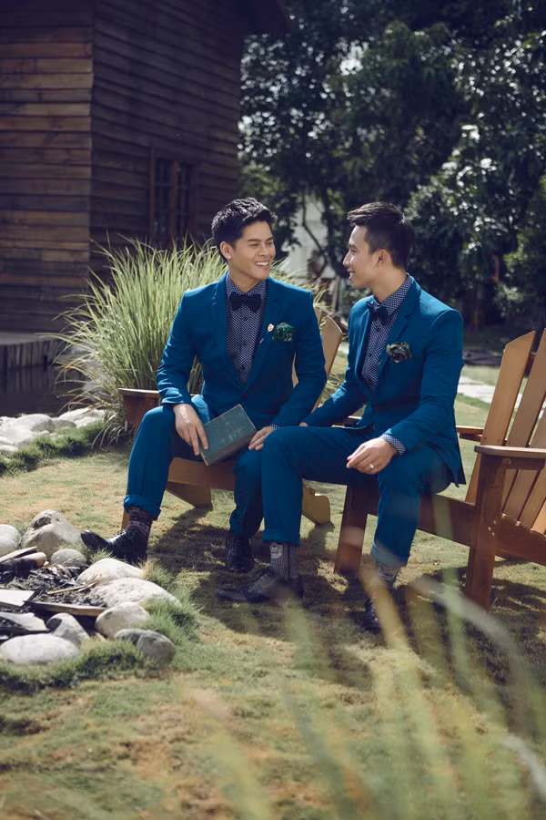 Huy Trần tiết lộ, mối tình của anh đã được gần 10 năm, đầy chông gai trắc trở nhưng cuối cùng hai người vẫn quay lại bên nhau. Bạn trai không có điểm gì khiến Huy chưa hài lòng. Đó là lý do tại sao sau 10 năm quen biết, anh đã nghĩ đến chuyện cầu hôn. Ảnh: Còi.