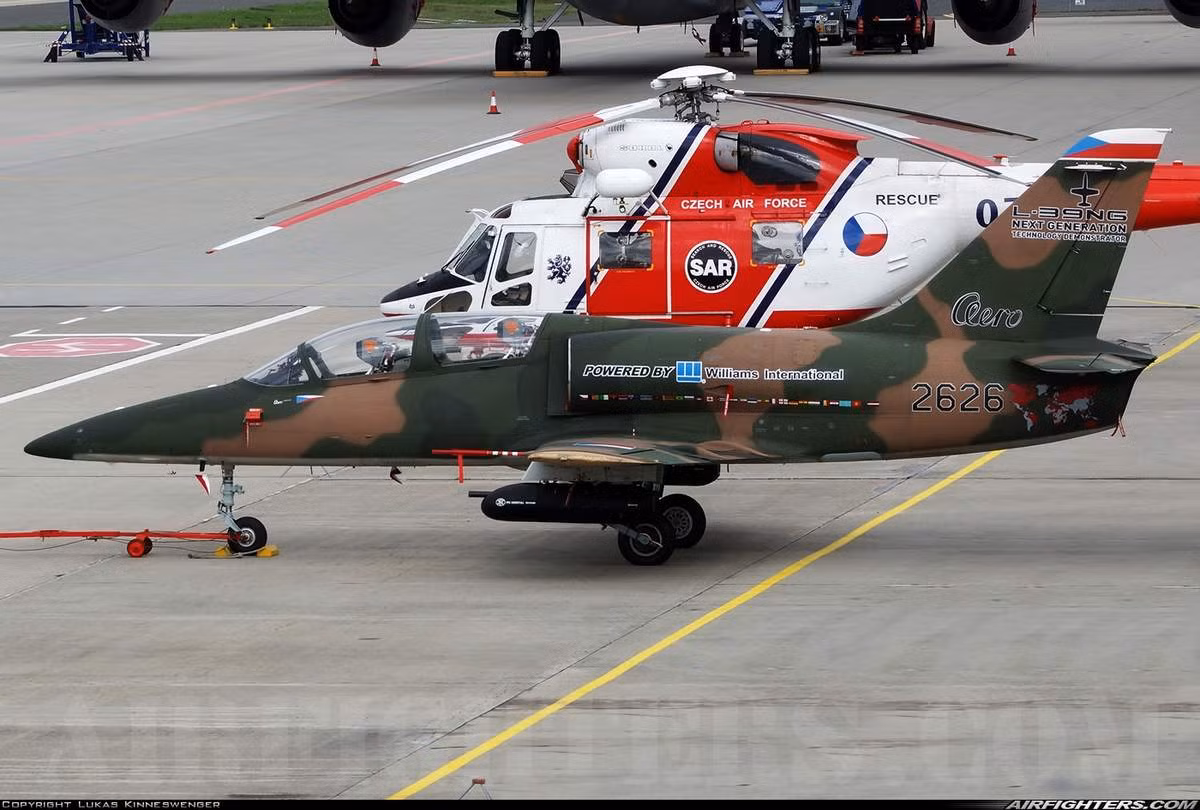 Đáng lưu ý, động cơ Williams FJ44 được phát triển cho thị trường máy bay dân dụng thương mạng hạng nhẹ, nhưng nó lại được sử dụng cho cả máy bay huấn luyện quân sự Alenia Aermacchi M-345 và Saab 105. Với phương án rất hay này, dùng động cơ FJ44 sẽ không ảnh hưởng tới doanh số bán hàng của Aero Vodochody - nhiều khách hàng sẽ không bị hạn chế khi nâng cấp hay mua L-39NG trang bị động cơ của Mỹ.