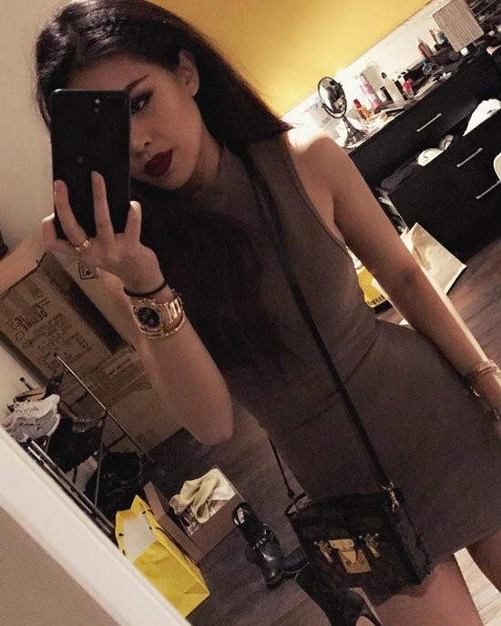 Chiếc clutch Louis Vuitton Petite Malle nhỏ xinh này có giá 100 triệu đồng