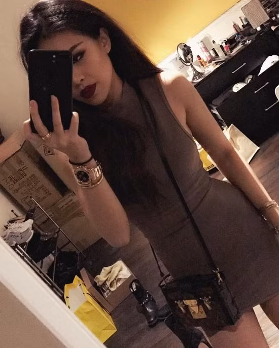 Chiếc clutch Louis Vuitton Petite Malle nhỏ xinh này có giá 100 triệu đồng