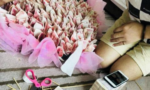 Ngay sau khi được đăng tải, đã dấy lên một cuộc tranh luận gay gắt về quan điểm tiêu tiền của giới trẻ nước này.