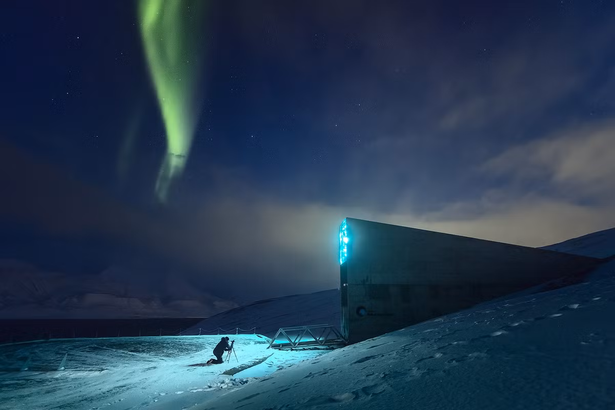 Lối vào Global Seed Vault - một trong những tòa nhà nghiên cứu quan trọng nhất trên trái đất.