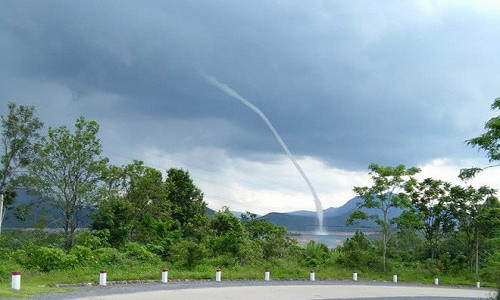 Ly giai cot nuoc nhu voi rong giua sam set o Quang Tri