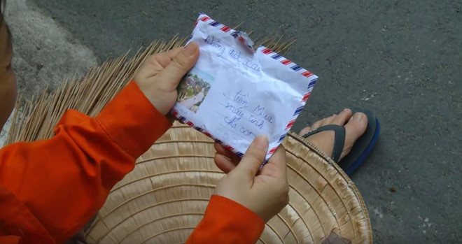 Từng tờ tiền lẻ tuy đã cũ nhưng được xếp phẳng, đặt trân trọng trong một chiếc phong bì có dòng chữ: “Không được xài”. Từng tờ tiền lẻ tuy đã cũ nhưng được xếp phẳng, đặt trân trọng trong một chiếc phong bì có dòng chữ: “Không được xài”.