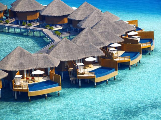 Tới xứ thiên đường Maldives tận hưởng tuần trăng mật, bạn không thể bỏ qua những địa điểm xa hoa này Maldives là một quốc đảo có cảnh quan lộng lẫy, được hình thành từ gần 1200 hòn đảo. Hiện Maldives có hơn 105 khu nghỉ...