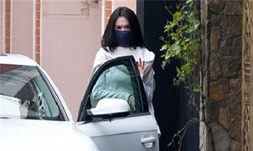 Ngồi 4 bánh thì vẫn bị nắng xiên vào người, không muốn đen da cháy thịt thì phải hóa ninja thôi! Ngồi 4 bánh thì vẫn bị nắng xiên vào người, không muốn đen da cháy thịt thì phải hóa ninja thôi!