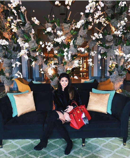 Chiếc Hermes Birkin đỏ này có giá khoảng 270 triệu đồng