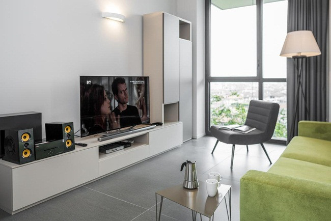 Trong tòa tháp chung cư này, các căn hộ có mức giá khá đắt. Trong đó, căn hộ 80m2 có giá 845.000 USD (~19 tỷ đồng), còn căn penthouse 200m2 có giá 2,6 triệu USD (~59 tỷ đồng).