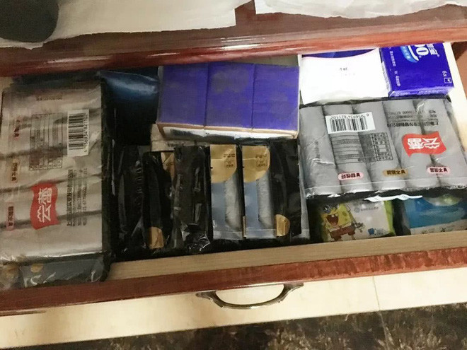 Yến Tử cũng cho biết, vì sở thích mua sắm điên cuồng trên mạng như thế này mà vợ chồng cô đã xảy ra bao lần cãi vã hay chiến tranh lạnh. Biết vậy nên Yến Tử từng dằn lòng và tìm cách cai "cơn nghiện mua sắm" này nhưng chỉ sau vài ngày, hoặc hơn 1 tháng là chuyện đâu lại hoàn đấy khiến cô cũng không biết phải làm thế nào. Thậm chí, chồng Yến Tử từng bí mật vứt đồ đạc đi hay cắt "tài trợ" để vợ ngừng việc mua sắm nhưng cô lại tìm ra cách để thỏa mãn đam mê của mình.