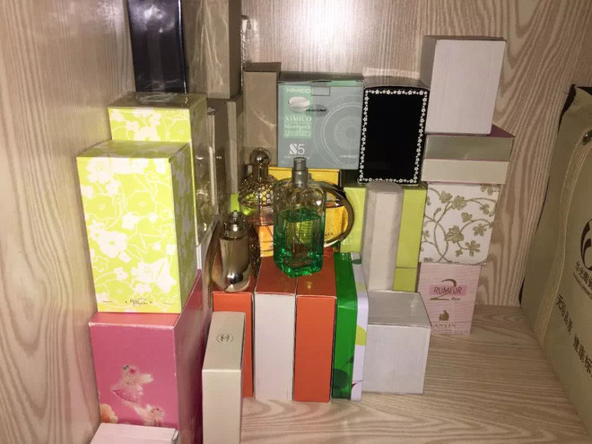 "Mình cũng từng có thời gian nghiện mua sắm mỗi khi gặp chuyện buồn, nhưng may mắn là mình đã bỏ được và hiện tại, mình cảm thấy rõ bản thân đã từng ngu ngốc như thế nào vào lúc ấy"...